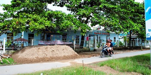 Khiển trách Hiệu trưởng chiếm dụng tiền mua dụng cụ học tập cho học sinh