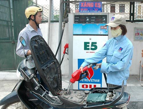 Xăng sinh học E5 RON 92 giảm 320 đồng/lít