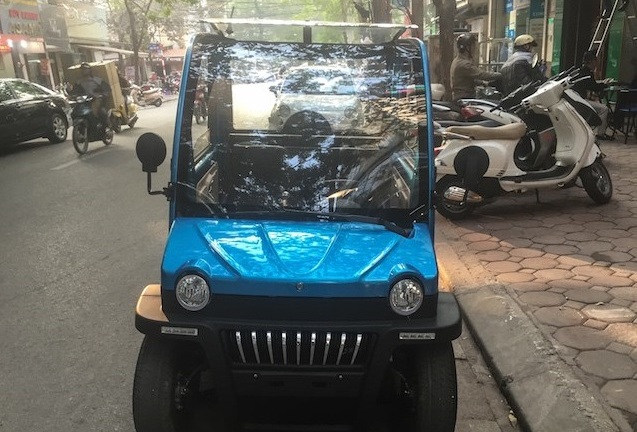 Video: Cận cảnh ô tô điện giá 70 triệu đồng tại Hà Nội