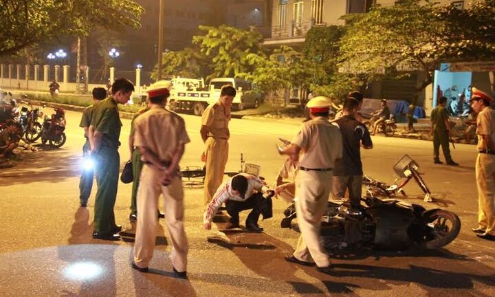 Xe máy tông liền 2 xe đạp, 1 người tử vong