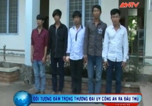 Kẻ đâm trọng thương chiến sĩ công an đang làm nhiệm vụ ra đầu thú