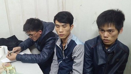 “Đụng” 141, nam thanh niên nuốt hồng phiến vào bụng