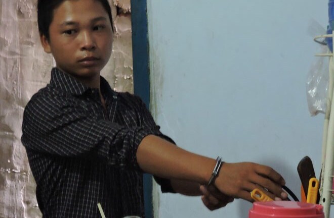 Nghiện game, thiếu niên 14 tuổi đâm hàng xóm để cướp tài sản