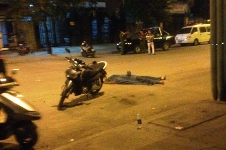 TP.HCM: Trúng đạn tử vong khi giằng co súng với công an