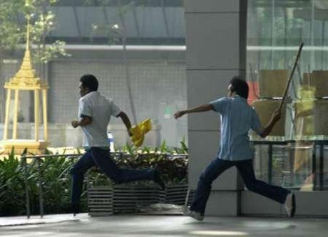 Đánh thương tích đồng nghiệp vì dám “nhìn đểu”