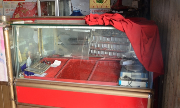 Điều tra vụ tiệm vàng bị “khoắng” sạch vào lúc rạng sáng