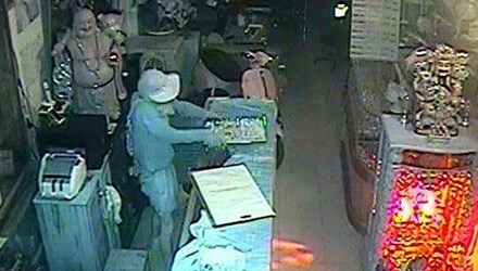 Khởi tố vụ trộm “khoắng” hàng loạt tiệm vàng, nhà dân trong đêm