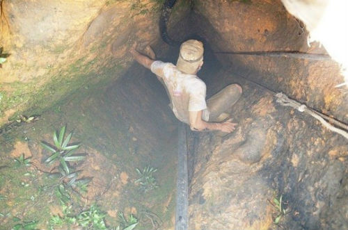 Đã tìm thấy thi thể nạn nhân thứ 2 trong vụ sập hầm đào vàng