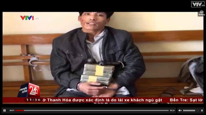 Bắt đối tượng dùng vũ khí nóng “áp tải” 5 bánh heroin
