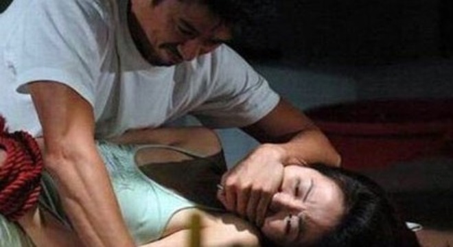 Nhân viên xe buýt dụ dỗ, hiếp dâm hành khách 14 tuổi