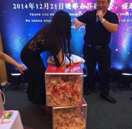 Công ty thưởng tết cho nhân viên bằng cách 