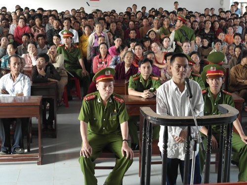 Nghịch tử phi tang xác cha trong bao cước lĩnh án chung thân