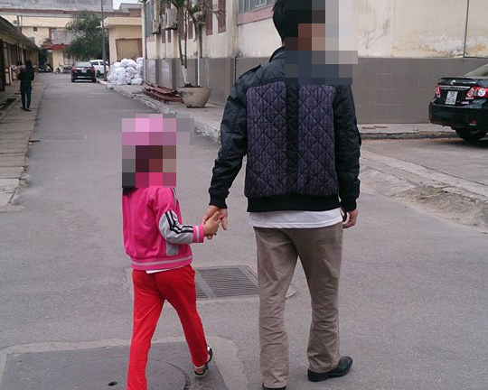 Đi chúc Tết cùng gia đình, bé gái 6 tuổi bị xâm hại?