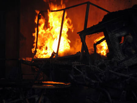 Mâu thuẫn gia đình, chồng phóng hỏa đốt cả vợ lẫn mẹ vợ