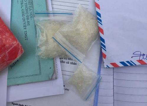 Giấu ma túy trong bao lì xì, nam thanh niên vi vu lượn phố