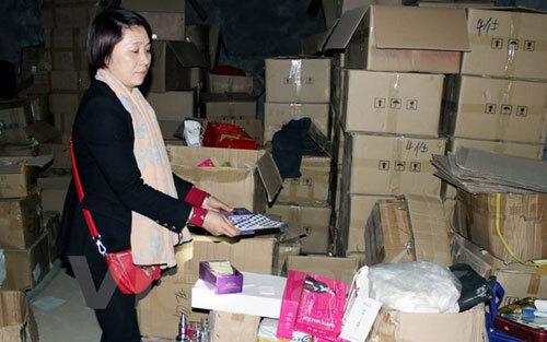 Bắt người nước ngoài mở xưởng mỹ phẩm giả tại Việt Nam