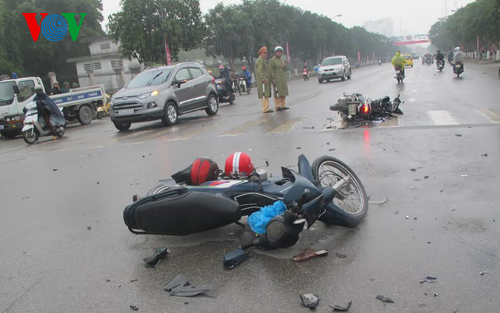 Ô tô gây tai nạn liên hoàn, 5 phụ nữ nguy kịch