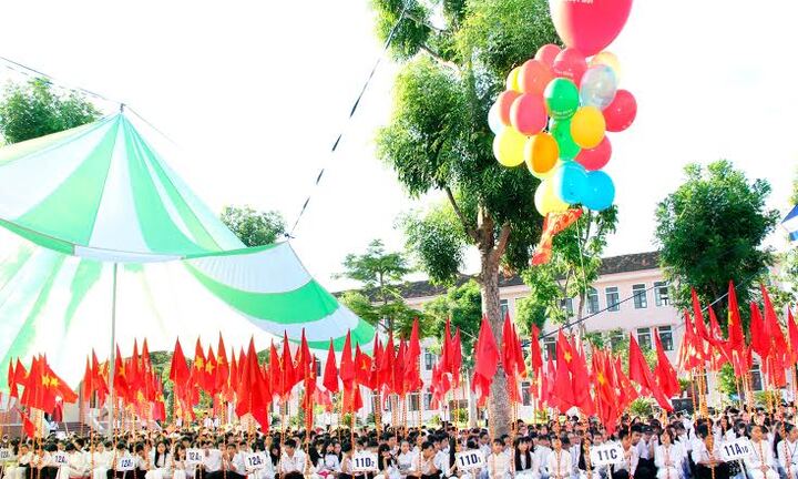 Thầy và trò trường THPT Phan Đình Phùng tự hào bề dày 70 năm truyền thống