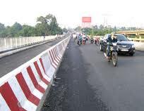 Hà Nội: Lại tháo dỡ dải phân cách cứng tại sân bay Nội Bài