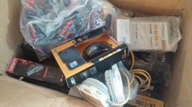 Bắt xe tải chứa hàng nghìn phụ kiện máy tính 