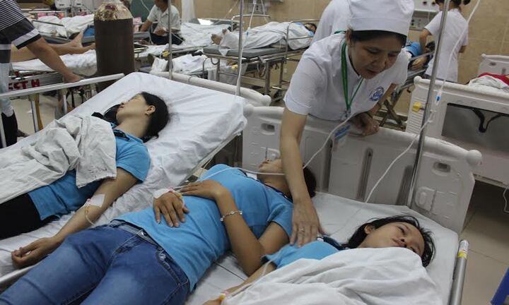 Hàng loạt công nhân nhập viên do ngộ độc khí lạ: Công an điều tra