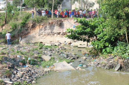 Phát hiện thi thể một phụ nữ dưới suối