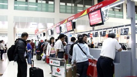 Hành khách tát nữ nhân viên hàng không rồi bảo trêu đùa