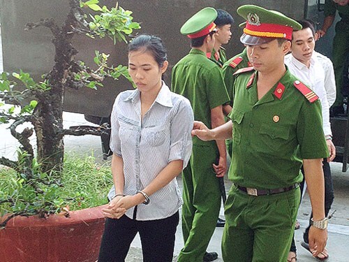 Ép con gái 2 tuổi cùng tự tử, người mẹ lĩnh 12 năm tù
