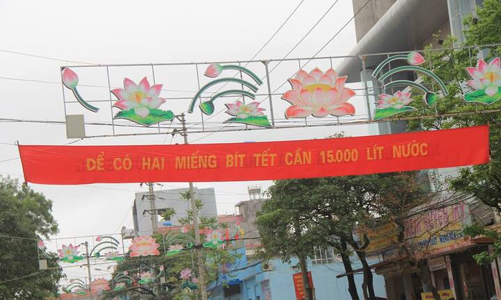Bi hài: Băng rôn tiết kiệm nước bị hiểu thành công thức nấu ăn