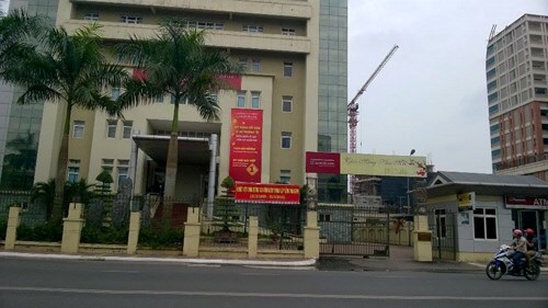 Đột nhập ngân hàng, dùng dao khống chế giám đốc