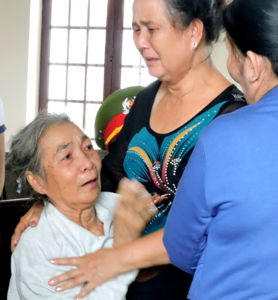 Bị đuổi đánh, bà lão đâm chồng tử vong