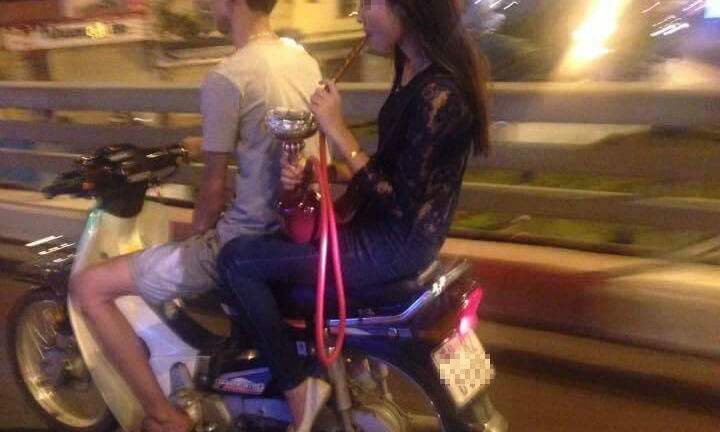 Shisha chế: Thiếu nữ tự biến mình thành “hàng miễn phí”