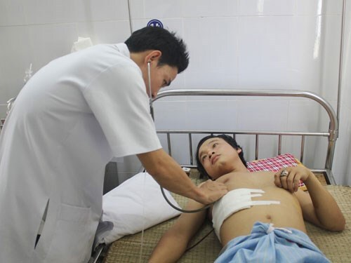 Ngủ quên lỡ bến, khách đâm nhân viên xe buýt trọng thương