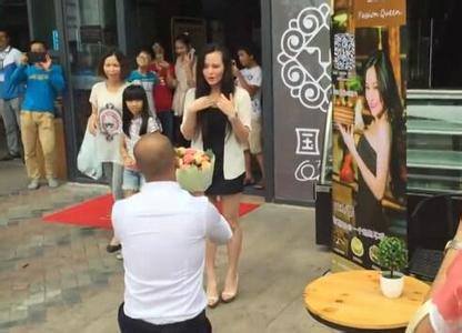 Đại gia siêu giàu dùng 20 siêu xe, 99 iphone 6 tỏ tình vẫn