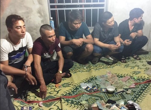 Đột nhập sới bạc ven sông, bắt giữ gần 40 đối tượng