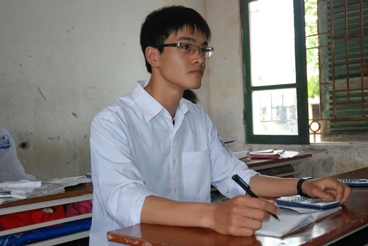 Nể phục cậu thủ khoa ăn sáng bằng cơm nguội suốt 12 năm