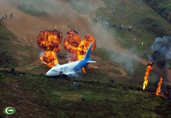 Máy bay bốc cháy dữ dội sau khi gặp nạn ở Uruguay