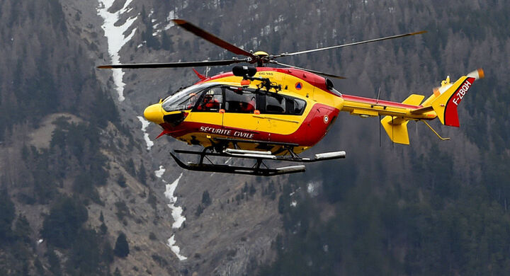 Máy bay rơi ở Pháp: Có thể phi công bị khóa ngoài buồng lái