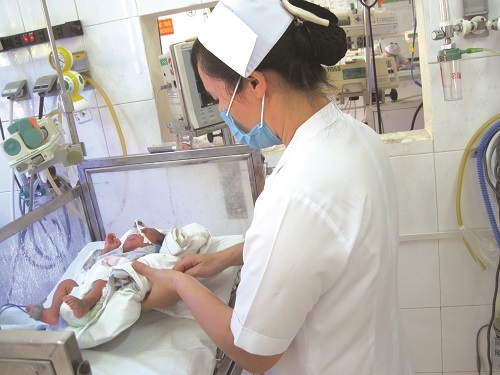 Vì sao nhiều trẻ sơ sinh bị cha mẹ bỏ rơi?