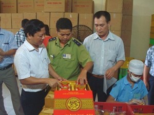 Thí điểm trao quyền xử phạt ATTP cho cán bộ thanh tra huyện/xã