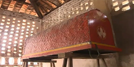 Hòn đảo kỳ bí: Cả làng dùng chung một cỗ quan tài