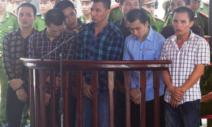 Tuyên án nhóm côn đồ chém nam thanh niên lìa tay