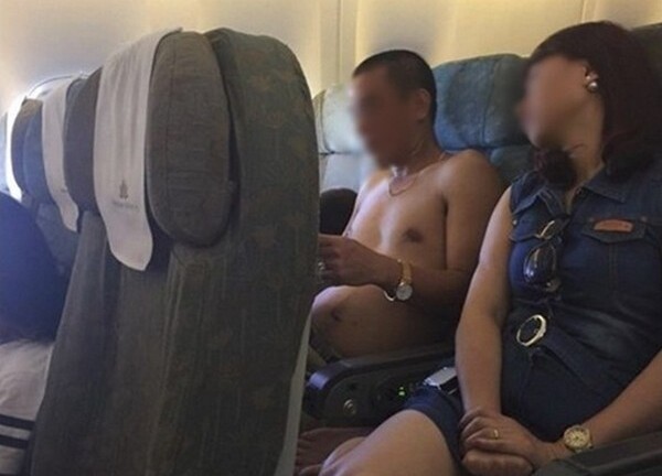 Ngán ngẩm với hình ảnh thiếu văn minh khi đi máy bay của các