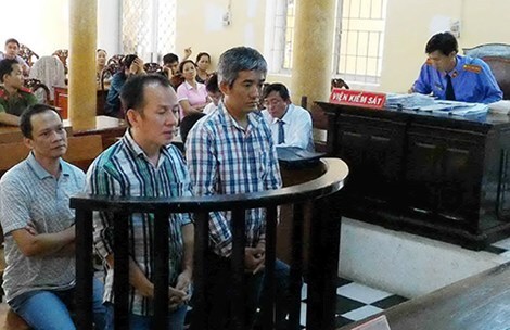 Chưa đủ chứng cứ kết tội 14 bị cáo lưu hành tiền giả