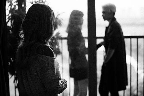 Chồng sắp cưới chuẩn bị đi chơi qua đêm với vợ cũ