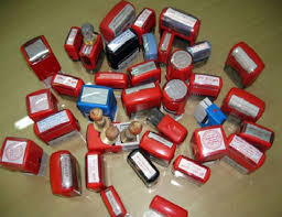 Cay cú đồng nghiệp, ăn trộm con dấu của cơ quan để đổ tội