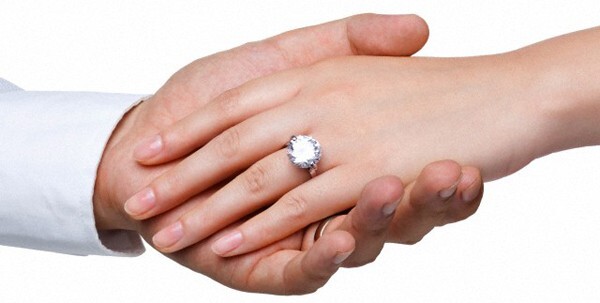 Vợ tôi chỉ được mặc váy cưới lúc lâm chung