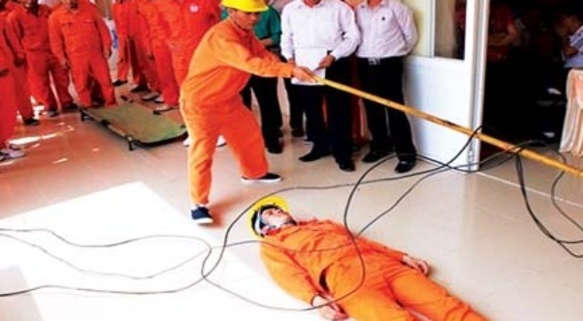 5 sai lầm khiến bạn không cứu được người bị điện giật