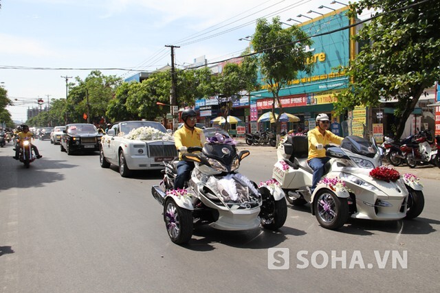Lác mắt với dòng xe siêu sang đám cưới ở Nghệ An