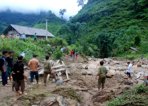 Vụ lũ cuốn trôi 3 mẹ con ở Hà Giang, người mẹ vẫn mất tích